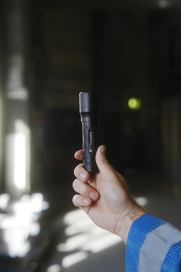 Ledlenser | P7 Flashlight 650lm 400m 30h 4xAAA Battery IP54 w/Lanyard
